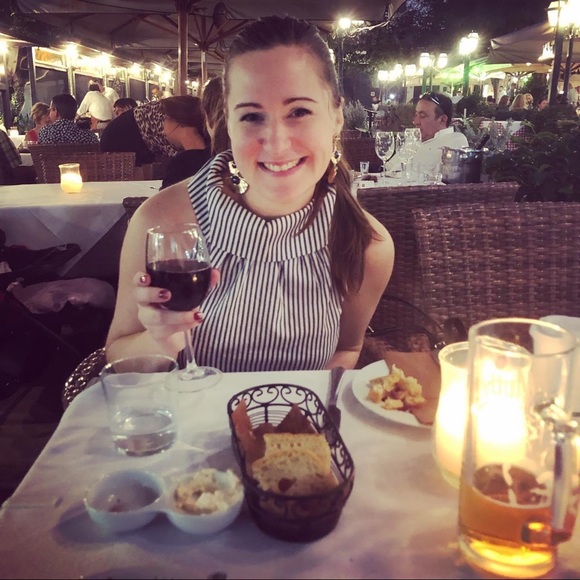 Meet your Posher, Jennifer G - Picture 3 of 16